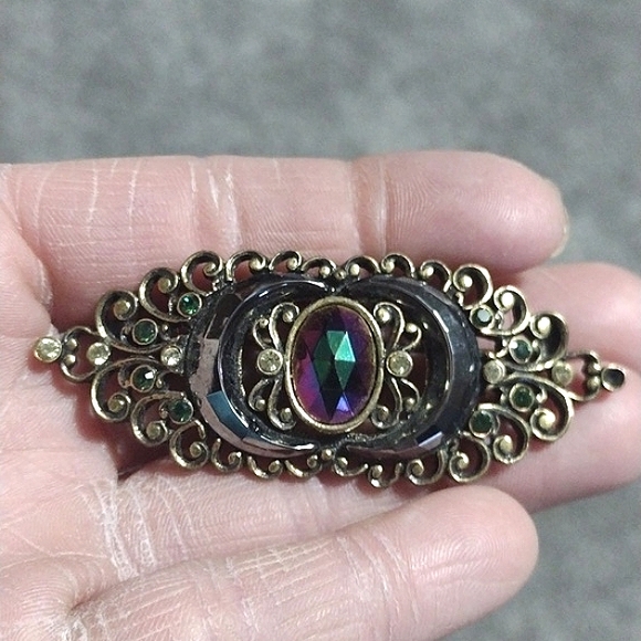 1928 JEWELRY CO. BROOCH RAINBOW AND GREEN RHINESTONE FILIGREE BACKING 3" - Picture 4 of 10